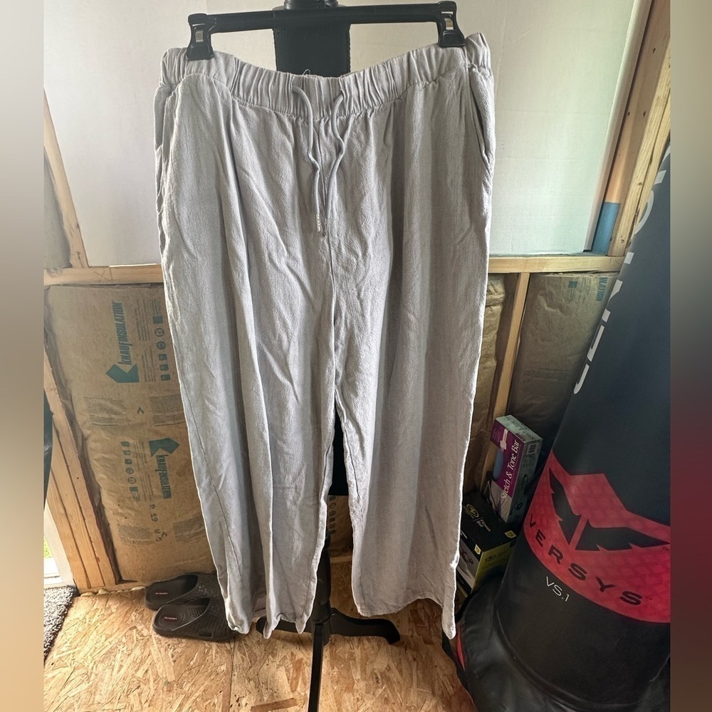 NWOT drawstring gauzy material pants. Gray.size XL